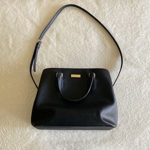 Kate Spade New York Laurel Way Evangelie in Black. Crossbody Strap.
